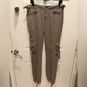 "Da-Nang embroidery pants